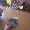Wolontariusze ze szkolnego klubu podczas akcji na rzecz pomagania wychowankom z Zespołu Placówek Specjalnych.