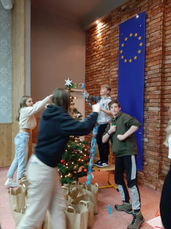 OBCHODY MIĘDZYNARODOWEGO DNIA WOLONTARIUSZA oraz  „Mikołajki”  dla wychowanków Zespołu Placówek Specjalnych w Kartuzach