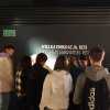 Muzeum Emigracji młodzież na ścieżce edukacyjnej